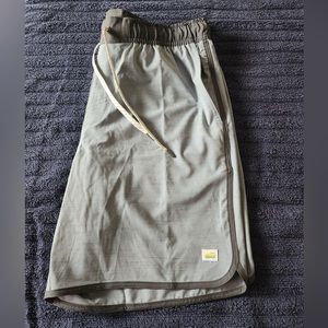 New without tags Vuori Men’s Shorts size large new without tags